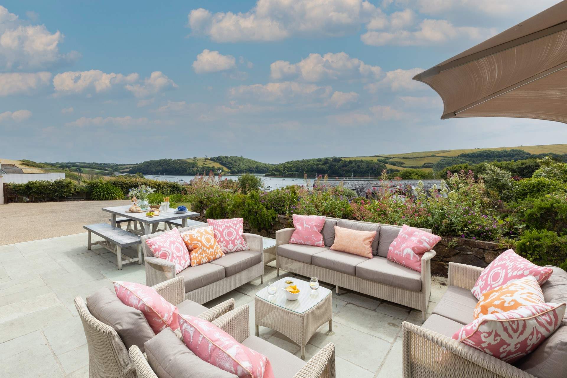 The location of this fabulous house is breathtaking.