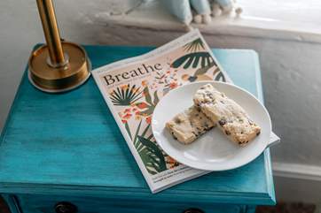Make the most of your mornings with breakfast in bed.