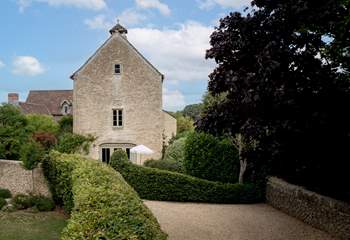 Easy parking for up to 2 cars a few feet away from the Dovecot