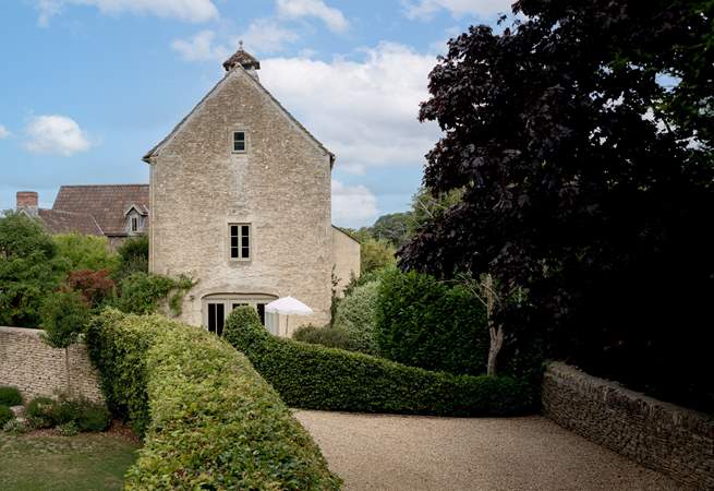 Easy parking for up to 2 cars a few feet away from the Dovecot