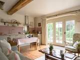 Tasteful furnishings and the perfect cosy feel
