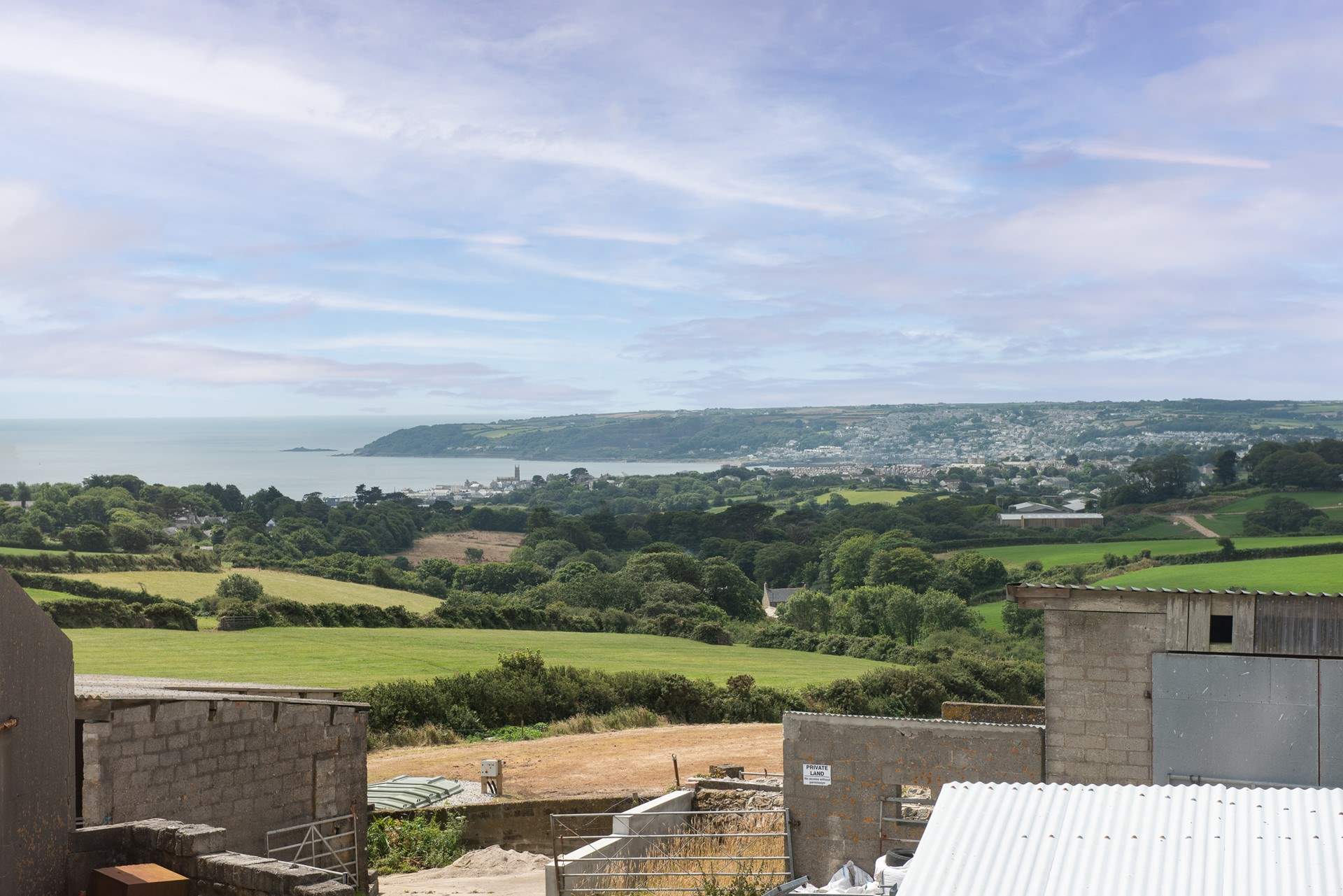 Ivor's Barn is located just off a country road and opposite an old farm. This is mainly used for storage by the owners. 