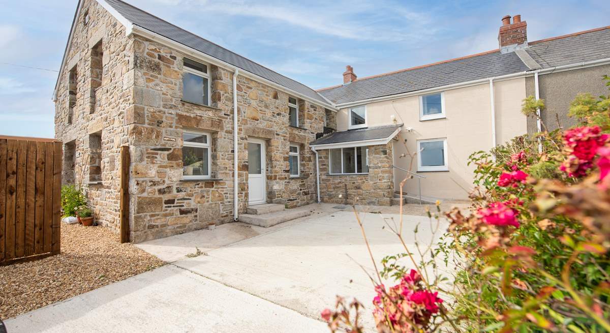 Welcome to Ivor's Barn. A lovely end of terraced Cornish barn located in rural west Cornwall. The lovely owners use the barn next door to Ivor's Barn simply for storage. 