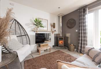 We love this unique detached cottage with its inviting open plan living space, including a cosy wood-burner for those cooler evenings or out-of-season stays.