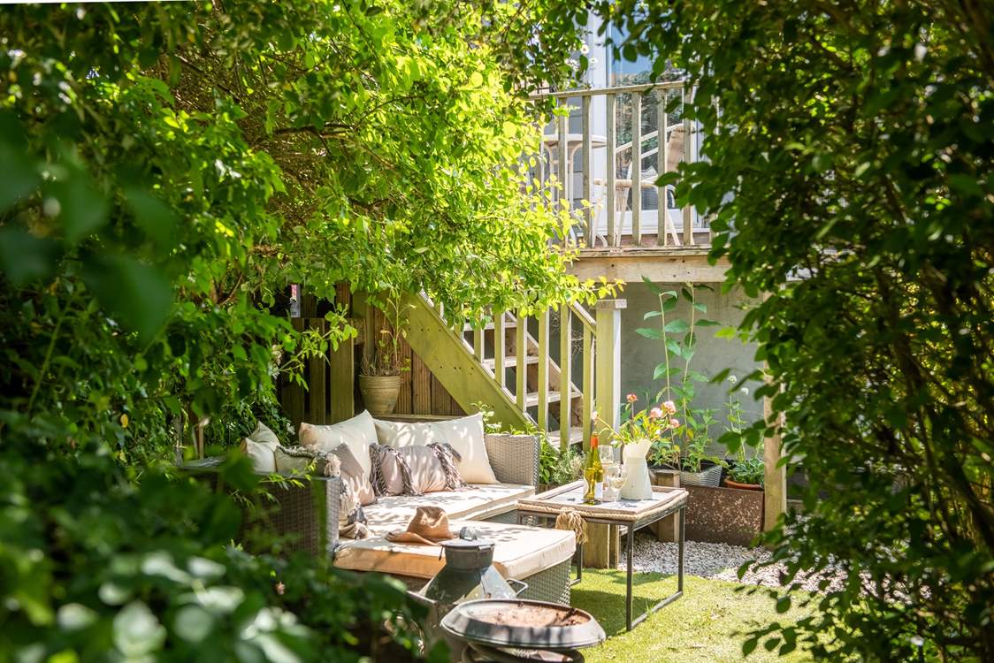 We think this is the perfect spot for an intimate al fresco supper for two.