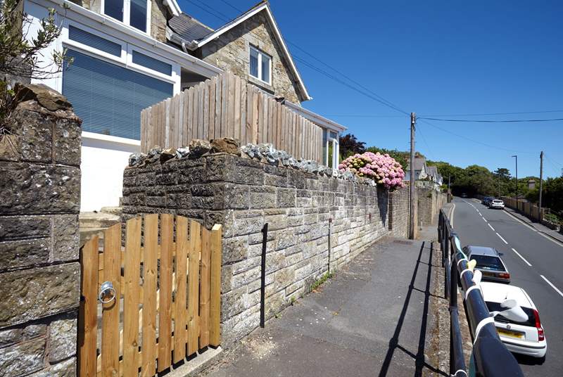 The cottage is located on Leeson Road Ventnor, Verbena is accessed from the raised road side, with parking on the road.