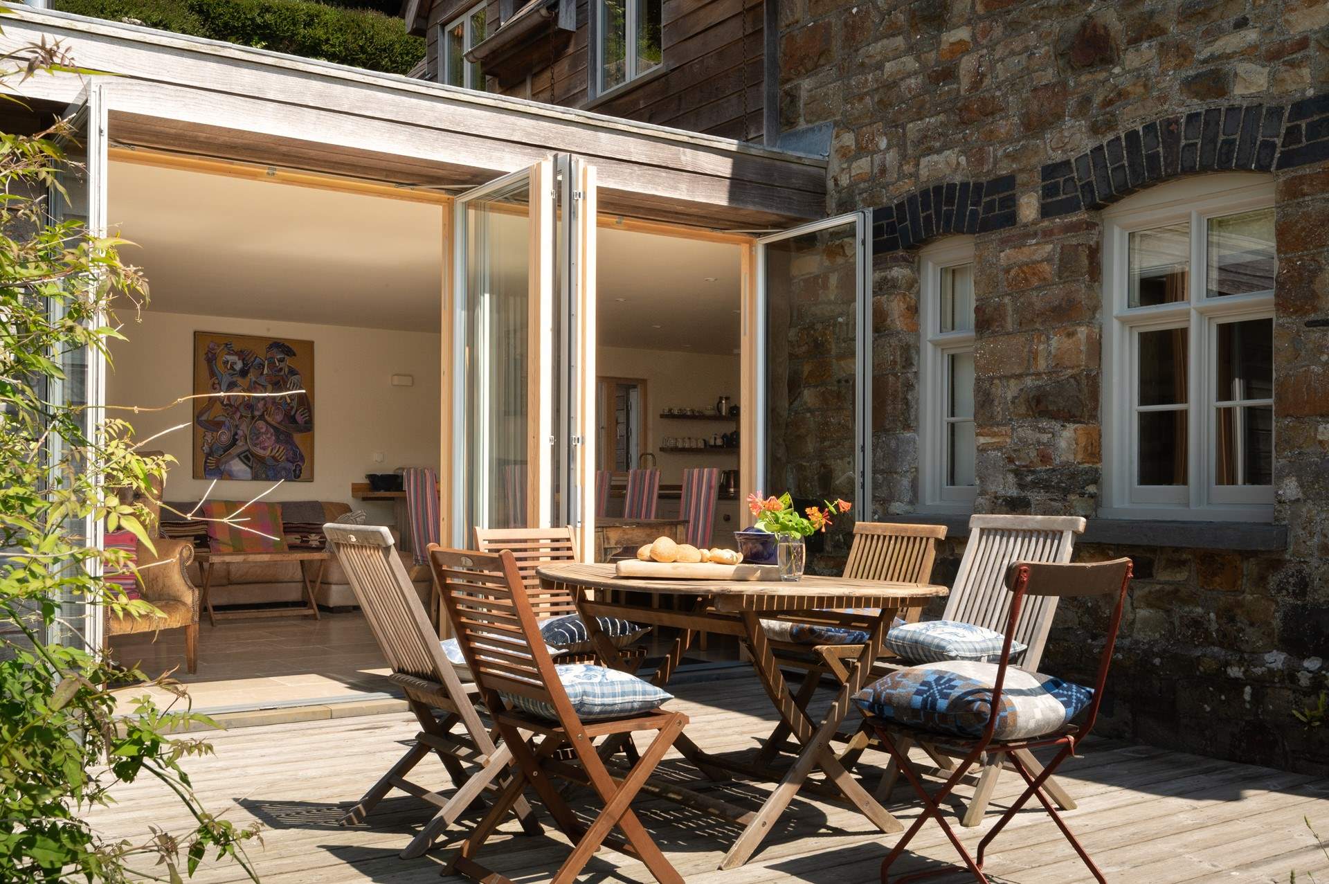 Perfect for sunny breakfasts or dinner in the moonlight.