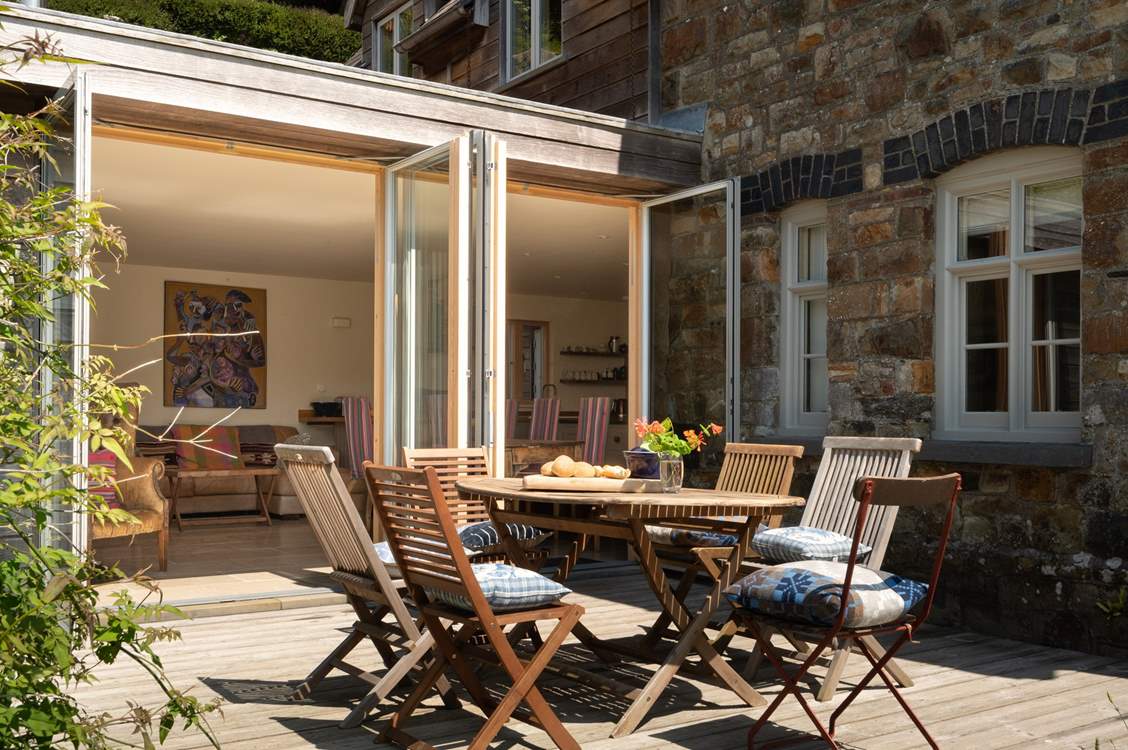 Perfect for sunny breakfasts or dinner in the moonlight.