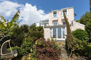 The garden offer a profusion of wonderful plants.