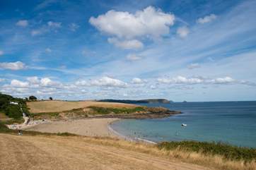 Wander along the coast path to Portscatho and the very beautiful Porthcurnick beach.