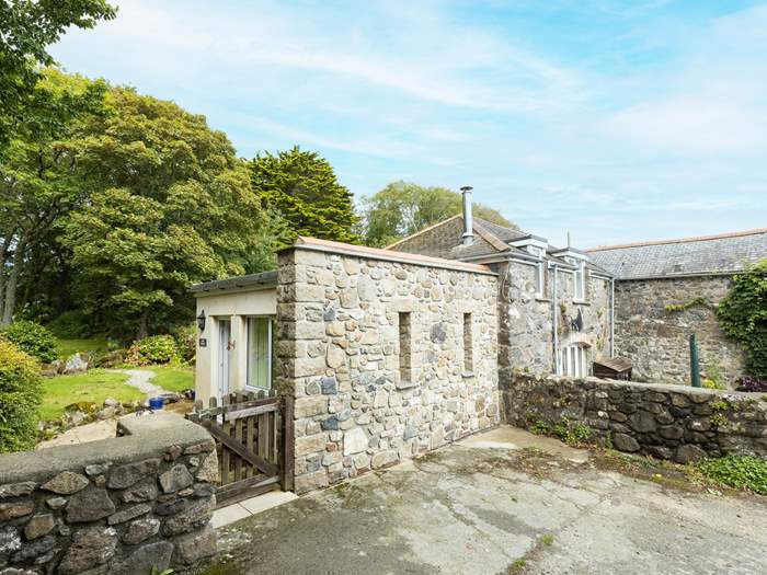 Barn Cottage, Sleeps 4 in Coverack