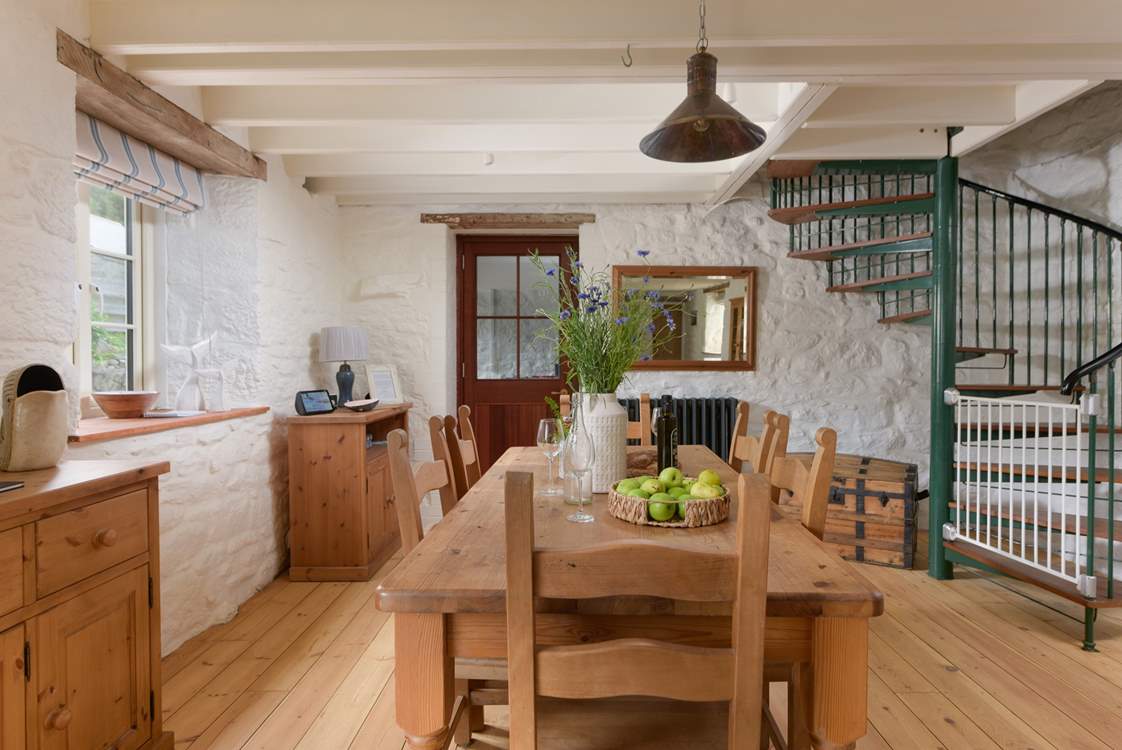 The super more formal dining area. 