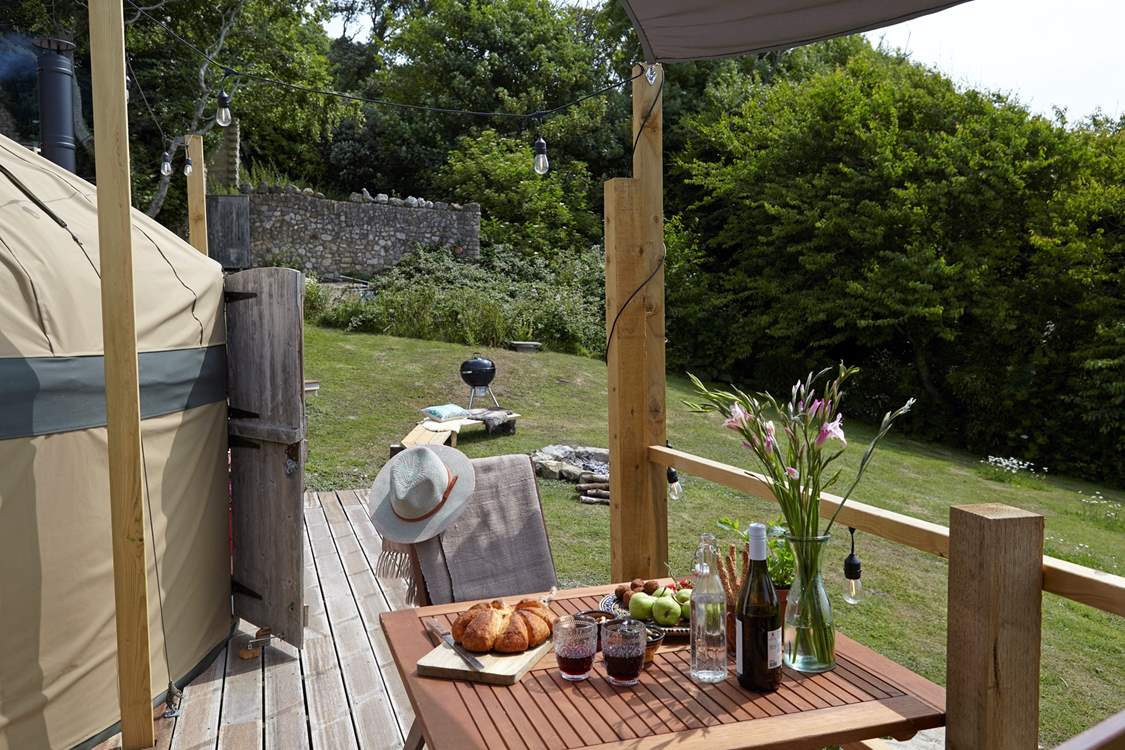 Enjoy your favourite tipple on the sun soaked deck or get cosy around the fire-pit with a warming hot chocolate.