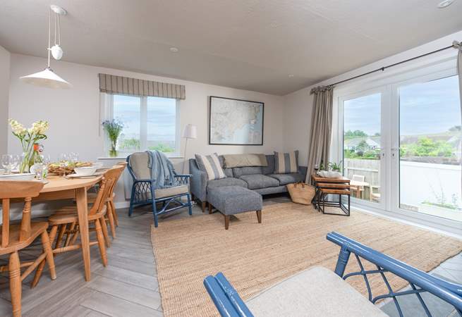 The lovely sitting/dining-room.