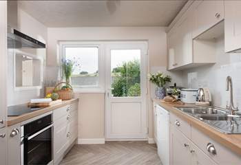 The stylish kitchen is decorated in soft colours for a calm cooking experience.