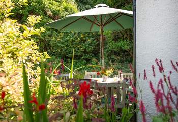 A wonderful spot to sit out and enjoy meals al fresco style.