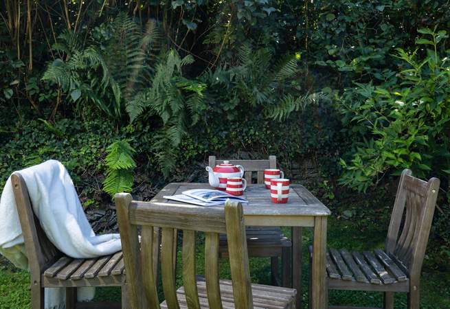 Afternoon tea in the garden, perfect!