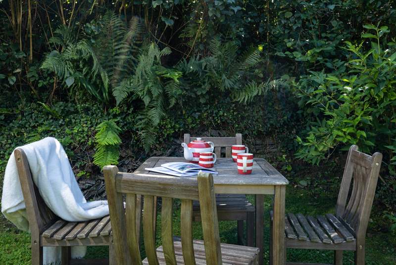 Afternoon tea in the garden, perfect!
