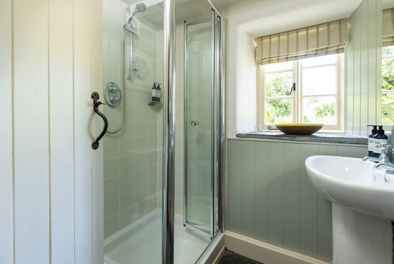 The ground floor shower-room is ideal for a refreshing shower. 