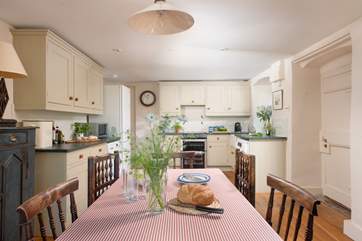 The delightful kitchen/dining-room.