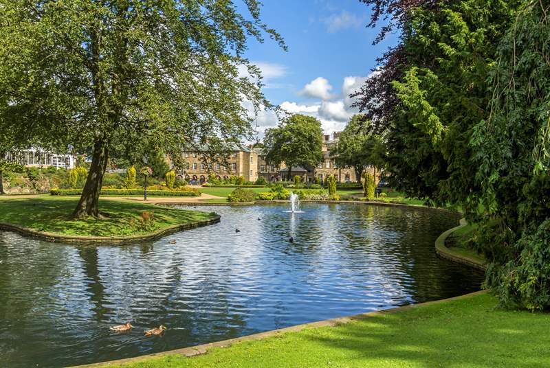 Beautiful Buxton is a short distance away, home to the stunning Pavilion Gardens.