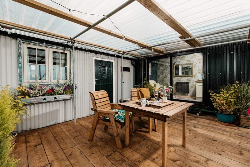 Whatever the weather, the outside space is covered and is perfect for al fresco living!