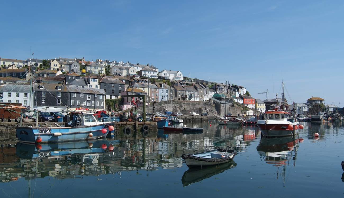 And on the opposite south coast around 30 minutes away, you will find Mevagissey, a pretty fishing village. 
