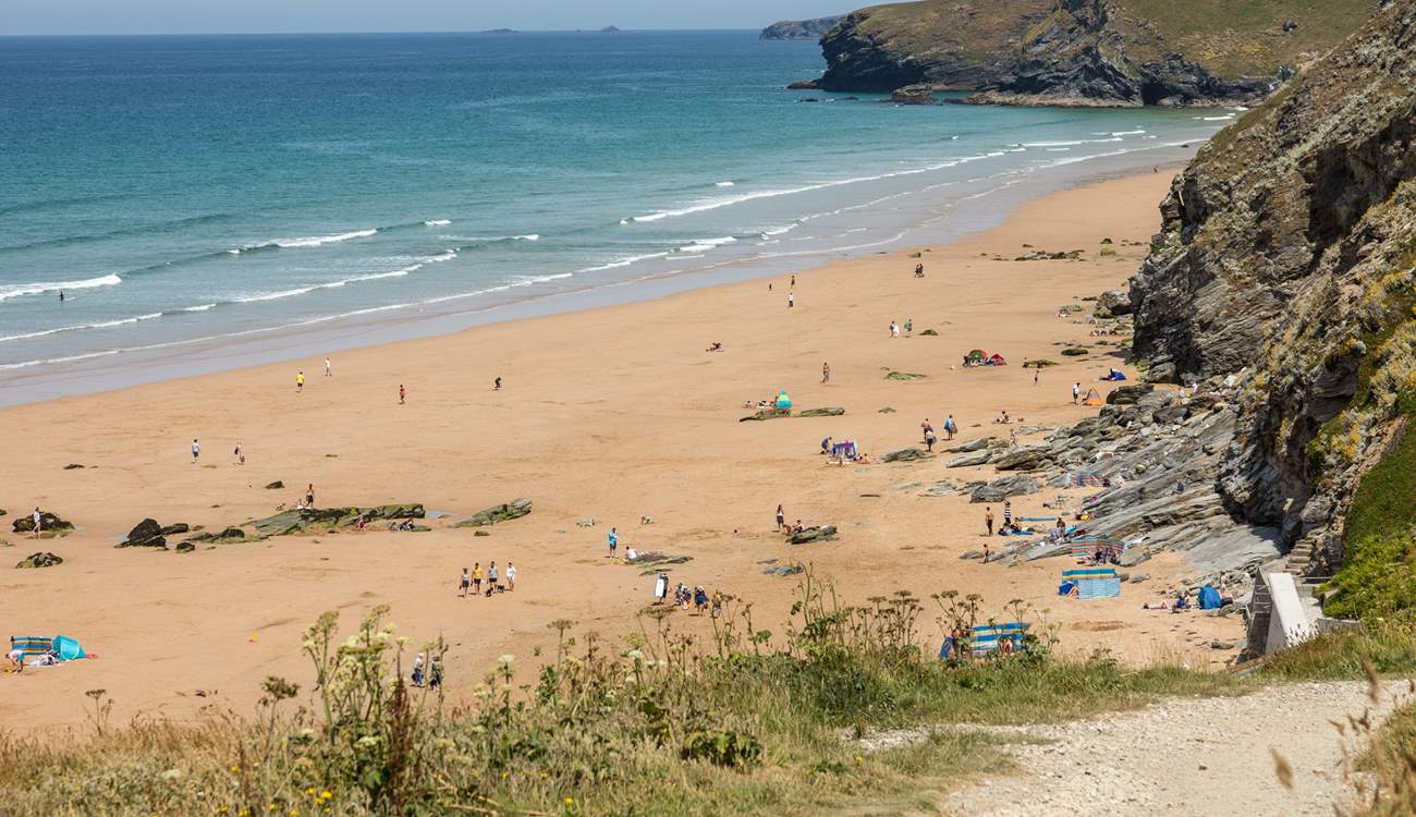 Watergate Bay is just over 15 minutes away. A stunning stretch of golden sand and waves that are popular with surfers. 