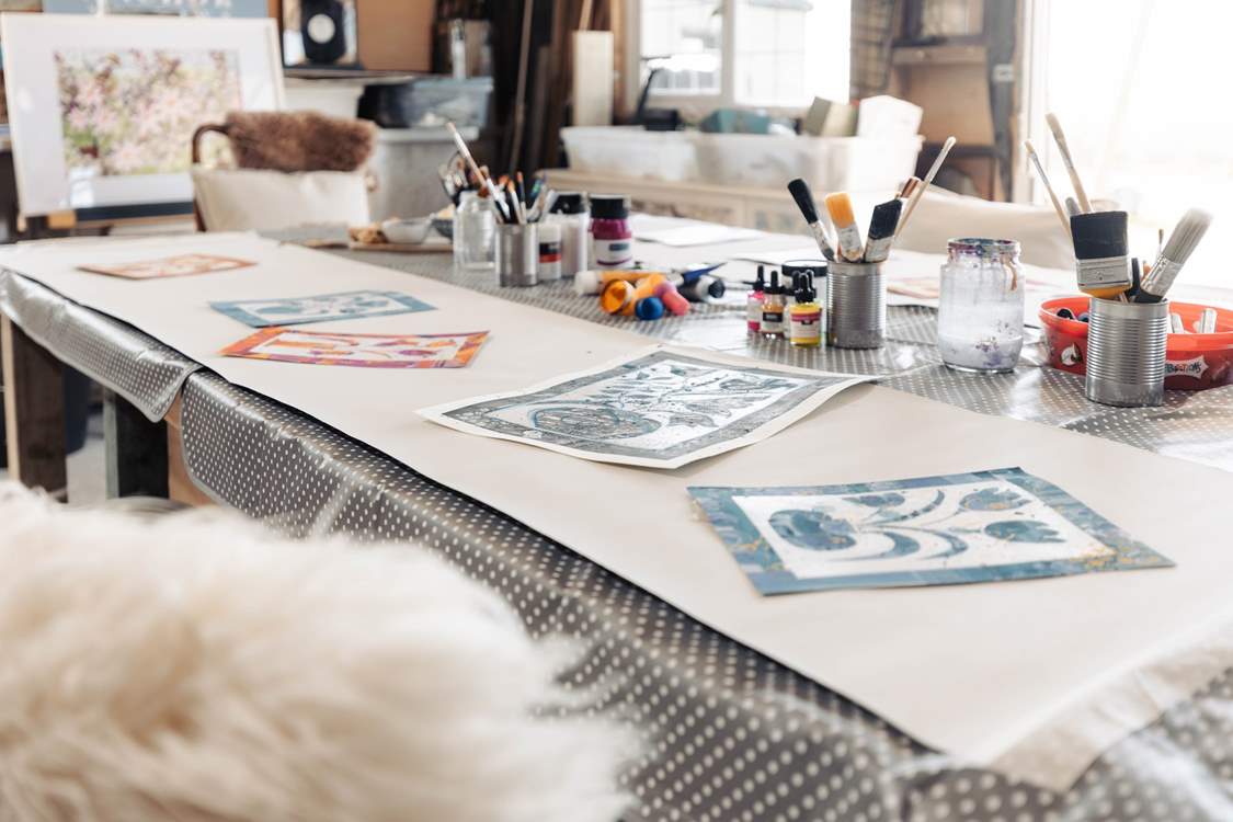 Enjoy an abstract art session on site.