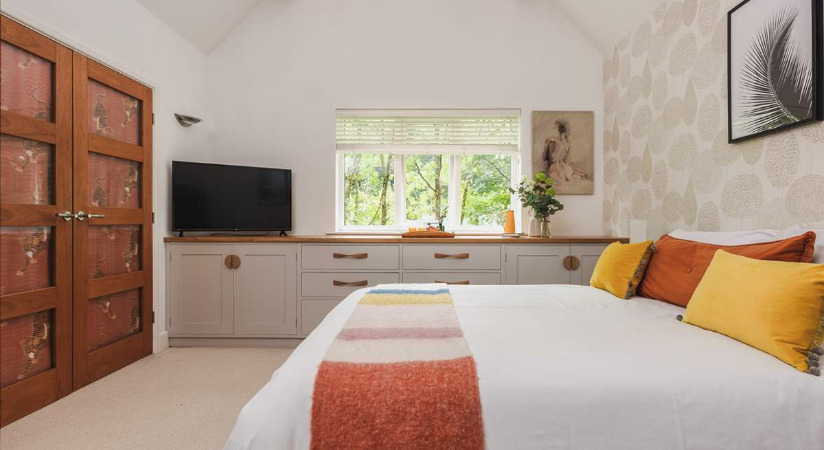 The glorious vaulted ceiling bedroom has an en suite shower-room. Open the window and listen to the trees rustling and the river running by.