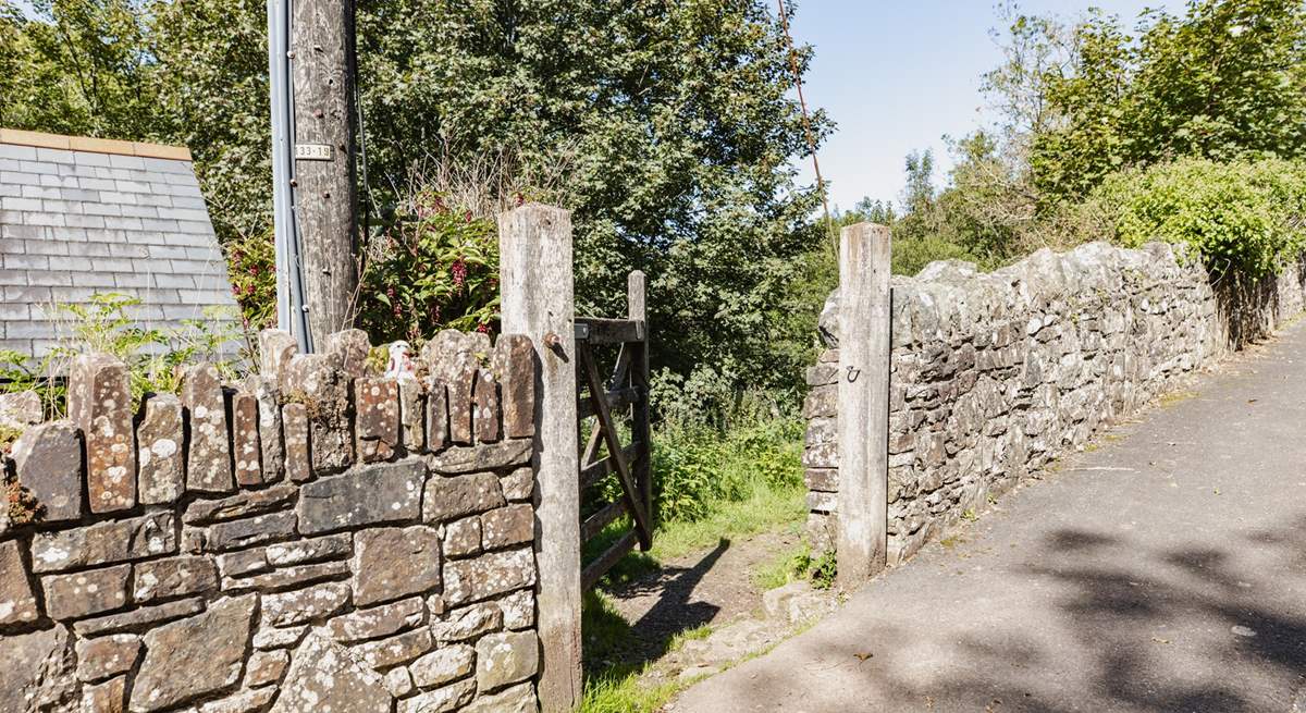 To the right of the house you will find the perfect river walk down to Lynmouth.