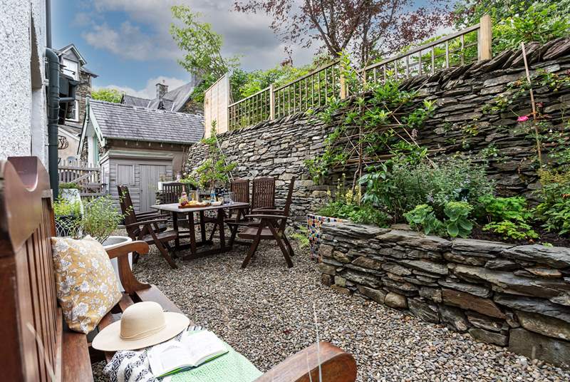 Pack your sunhat and a good book and put your feet up in the pretty courtyard garden.