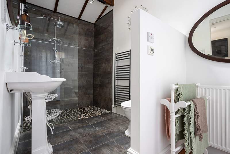 Luxuriate in the en suite to bedroom one, complete with a rainhead shower.
