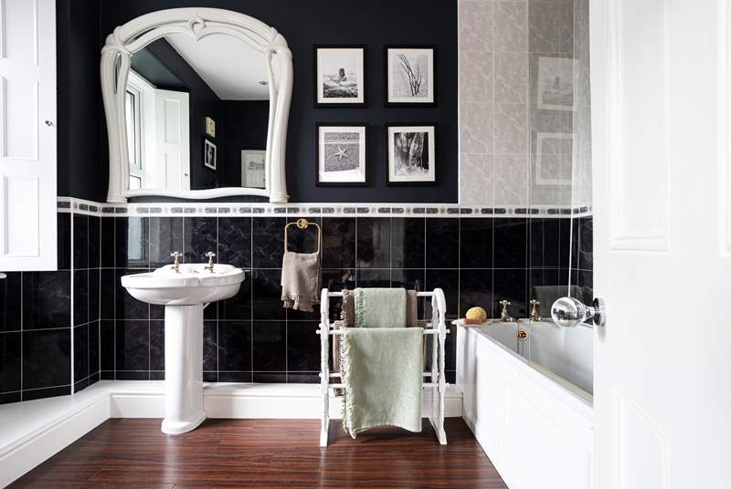 Take a leisurely bath in the en suite to set you up for the day
