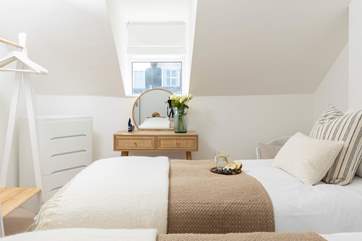 Lovely neutral tones have been used to style this gorgeous room.