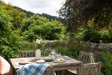 Enjoy holiday meals in the great outdoors.
