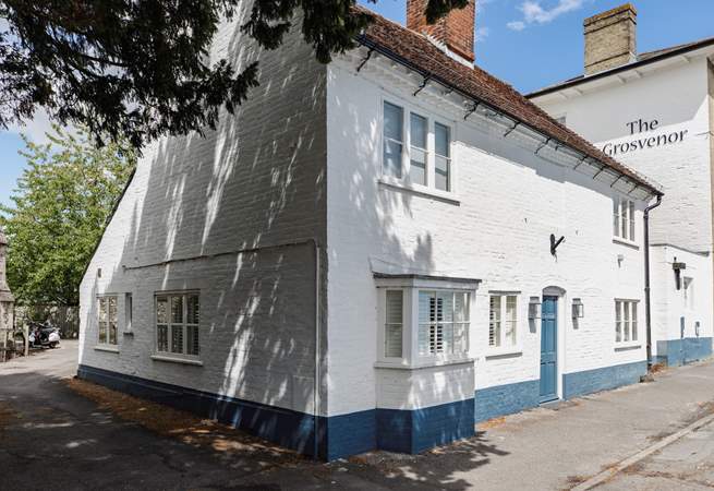 Originally a 19th Century Inn, Tap Cottage sits on the High Street, at the heart of Stockbridge.