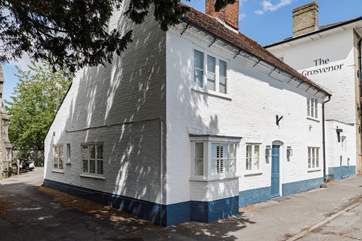 Originally a 19th Century Inn, Tap Cottage sits on the High Street, at the heart of Stockbridge.