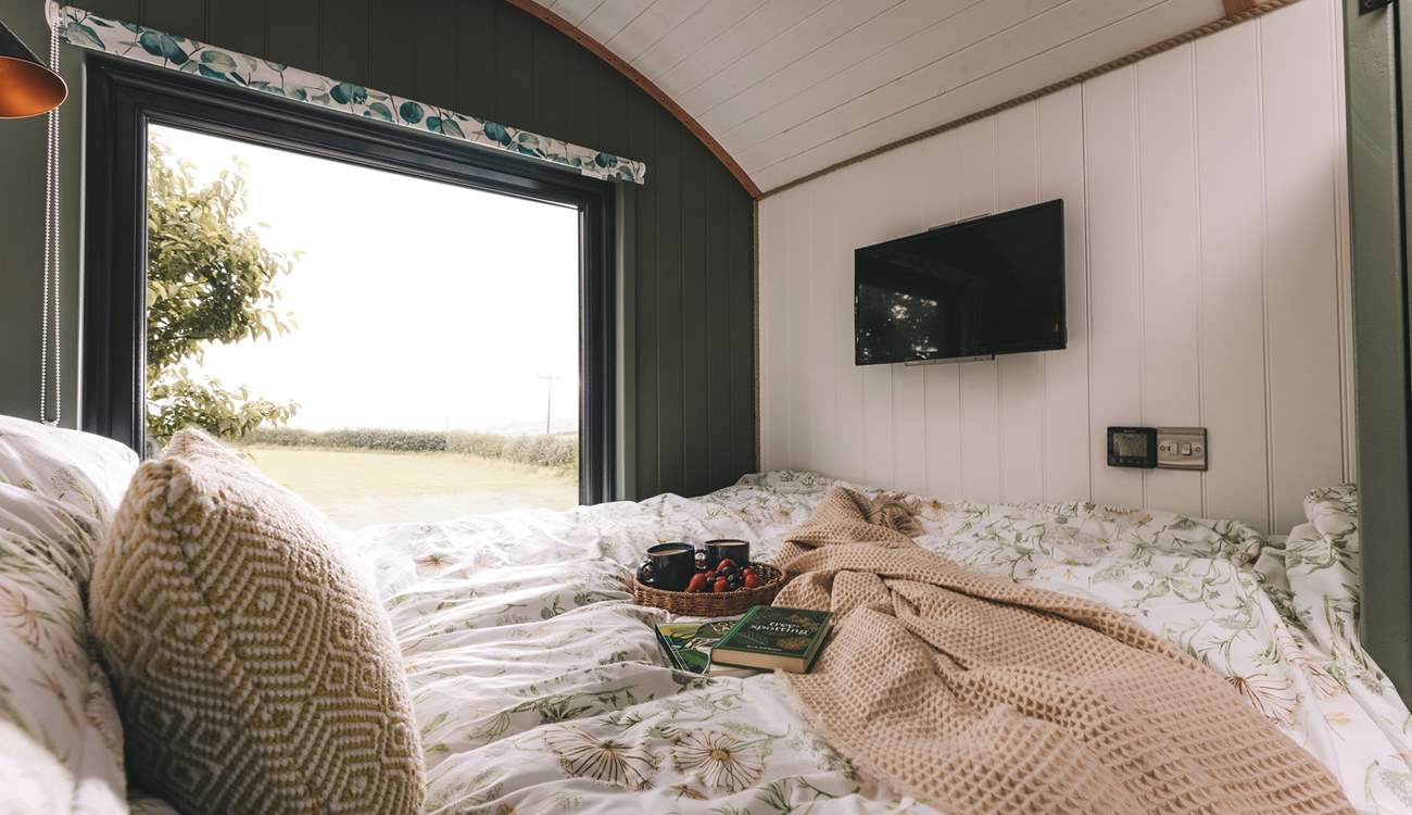 Soak up sweeping vistas of Dartmoor and the South Hams countryside, whilst snuggled in a cocoon. 