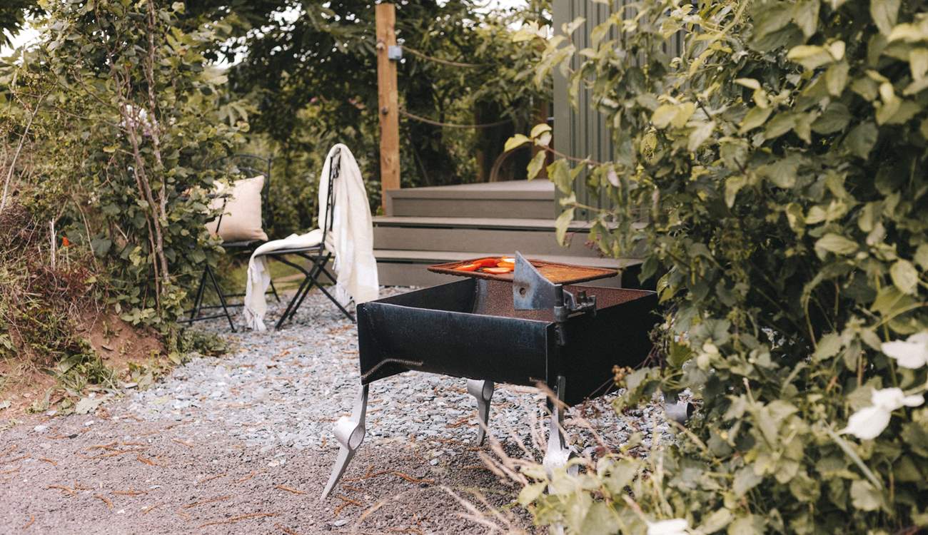 Sizzle up some local produce over the fire-pit, with a handy grill plate.