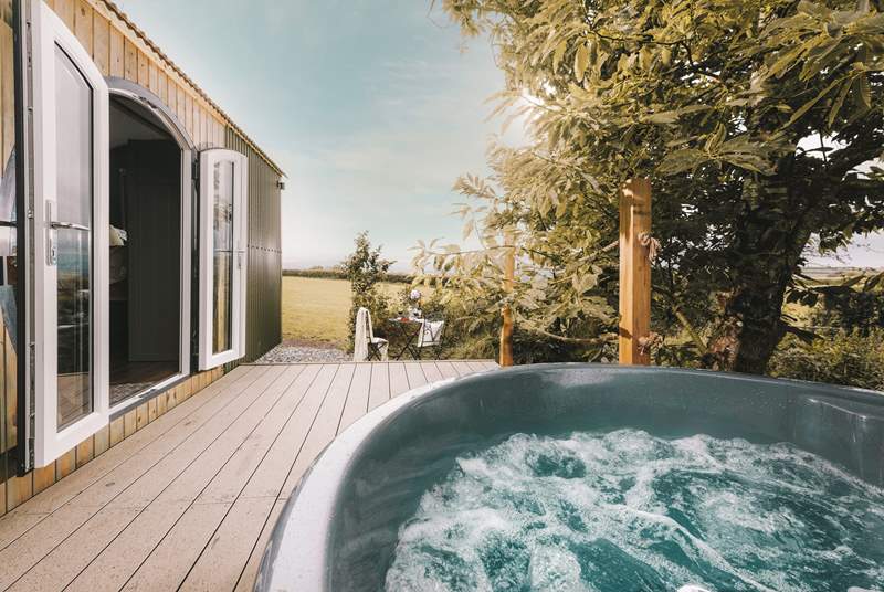 Enjoy your morning brew or slip into the bubbling hot tub under moonlight. 
