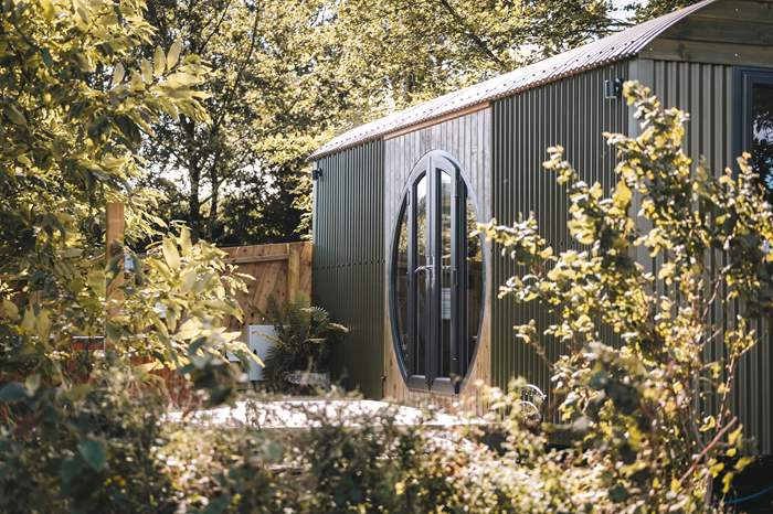 Holsome Hideaway is a Shepherds hut with wood-fired hot tub near Totnes, South Devon.