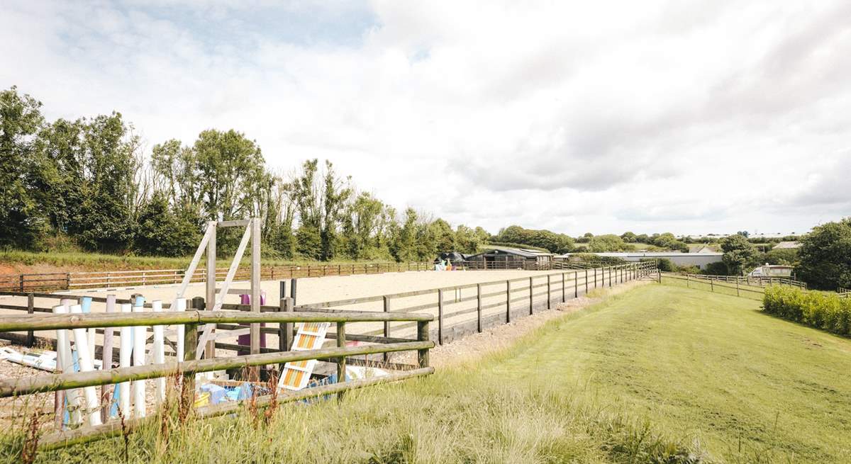 Please note that horse riding lessons do occasionally take place behind the hut. 