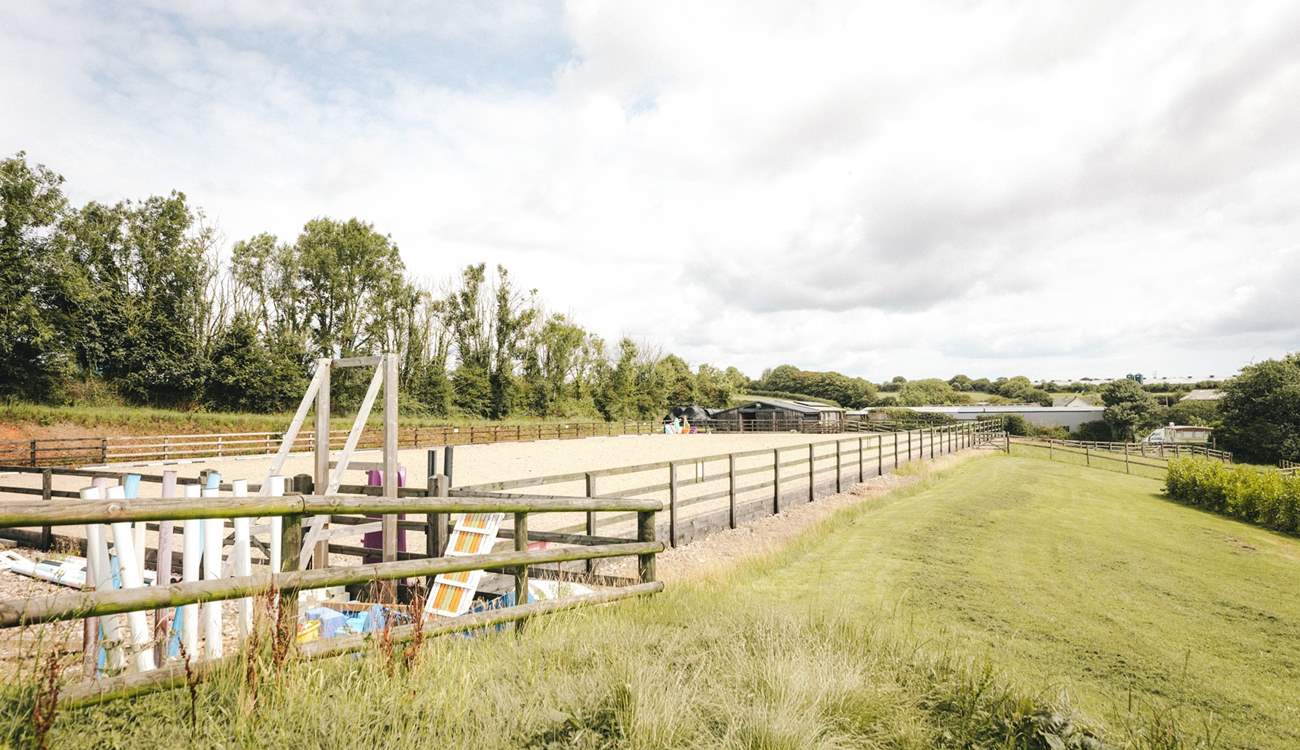 Please note that horse riding lessons do occasionally take place behind the hut. 