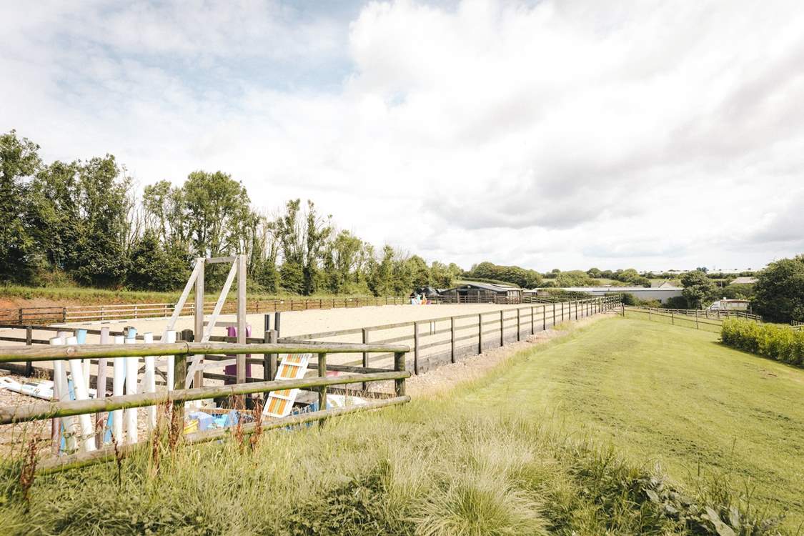 Please note that horse riding lessons do occasionally take place behind the hut.