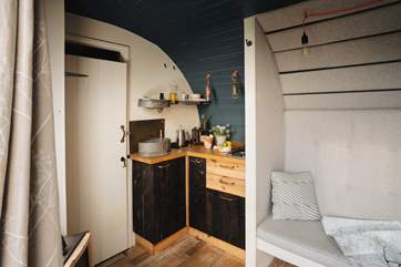 The cute kitchen is tucked to the left of the cabin and is well-equipped for your stay in nature.