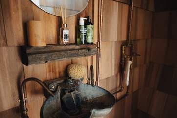 Where the charm of the cabin effortlessly flows through.