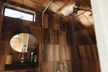 Refresh in the upcycled shower-room.