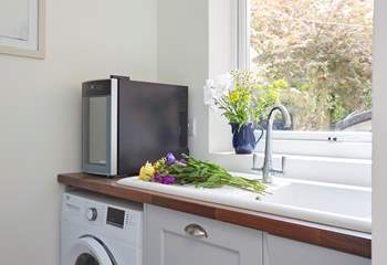The utility area, with additional sink, ideal for preparing a vase of flowers.