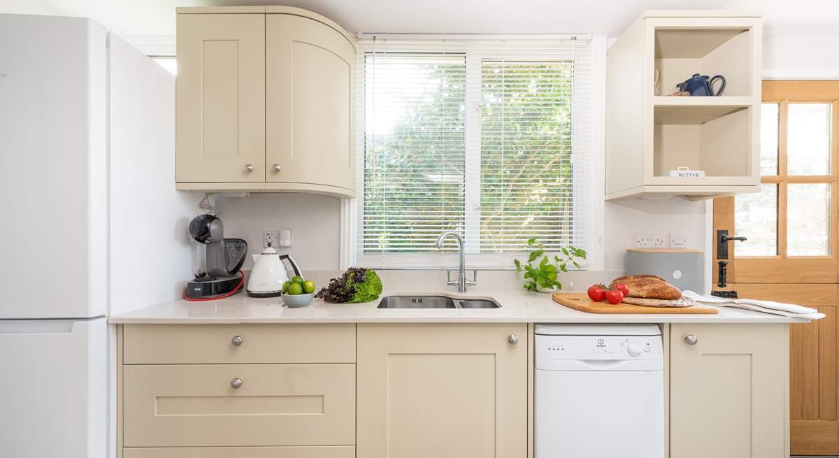 At one end of the stylish kitchen you will find the coffee machine, fridge/freezer and dishwasher.